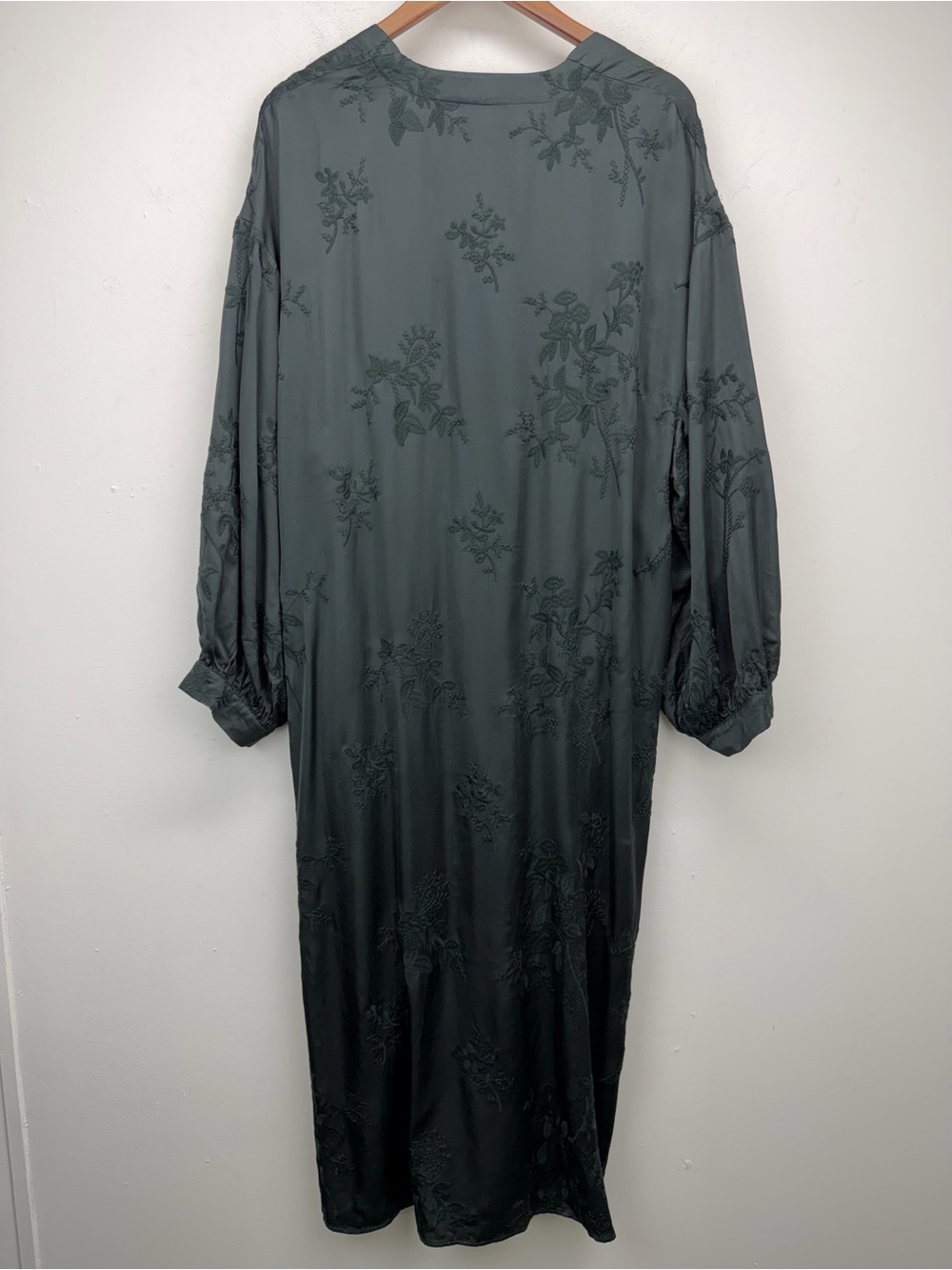 Zara size Medium-Large Women’s Dark Green Satin Floral Embroidered V-neck Dress - Picture 9 of 11